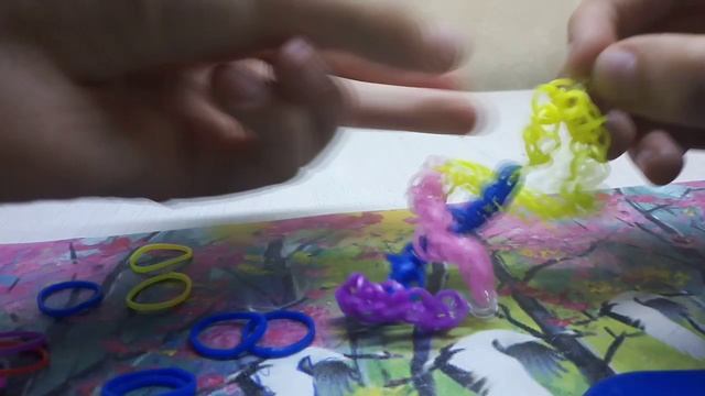сделала чокер из резинок для плетения
