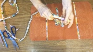 Сшила коврик сидушку на лавочку из остатков ткани.