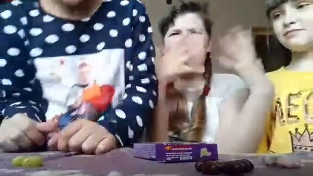 Пробуем Bean Boozled Пуки скунса смотреть онлайн