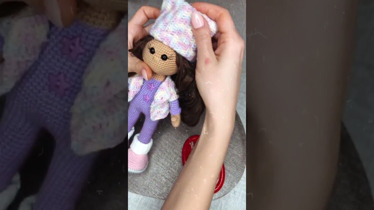 Пришиваю шапочку к голове маленькими стежками, поэтому достаточно 50 см волос - тресс смотреть онлайн