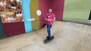 Начальные трюки на скейтборде в мини рампе (часть 1)