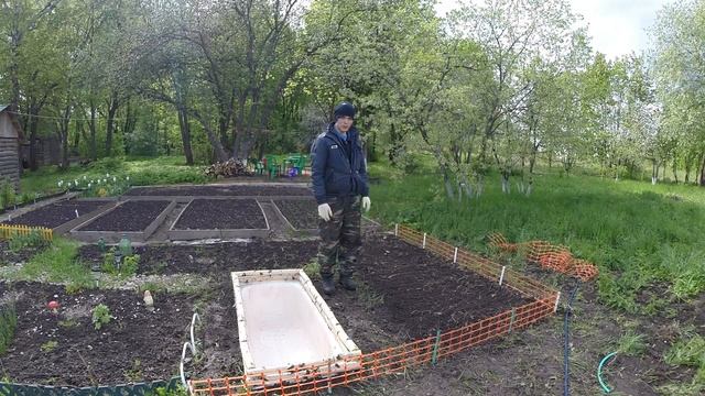 ПРУД ИЗ ВАННЫ  и цветочный палисадник для любимой жены.