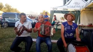 Веселі музики Зіньківчани. Гармошка и бубен.