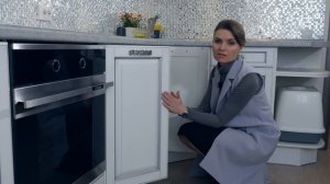 Кухня с зеркальным фартуком  Встроить стиралку и не пожалеть