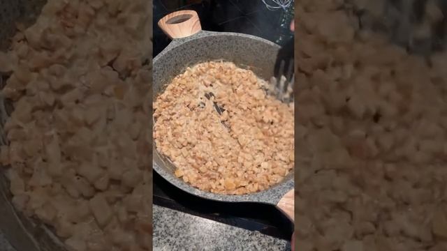 Мясной штрудель с сельдереевым пюре