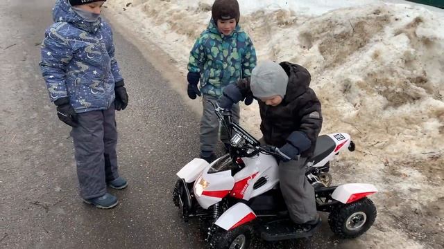 Электрический квадрик для самых маленьких. От 2х лет! Обзор, тест, катание на GreenCamel Гоби К22