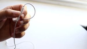 How To FIX Apple EarPods Microphone Not Working! (2023)