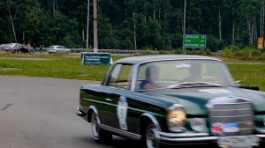Гонка ретро автомобилей разных лет