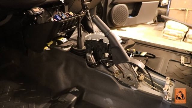 Scheel Mann Fj Cruiser OEM Seat Removal смотреть онлайн