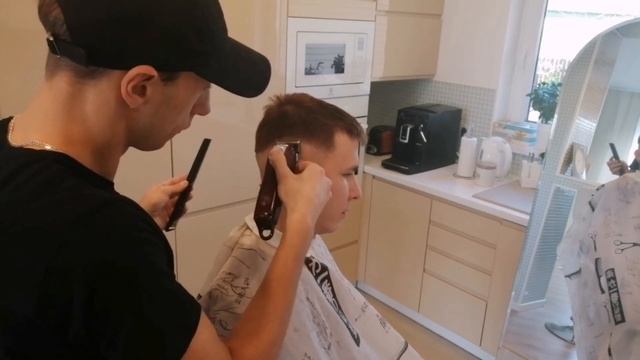 Mid fade mens haircut. Barber Quarantine. Мужская стрижка фейд.  Переход с нуля.