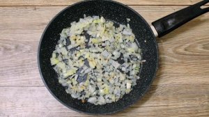 Мясо с баклажанами в горшочках в духовке
