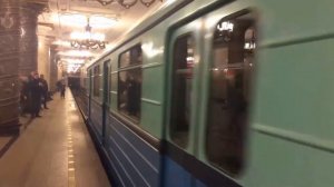 Ретропоезд Петербургского метро на станции Автово. 15.11.2019