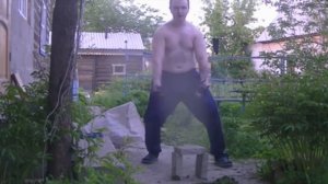 Ломаю кирпич рукой