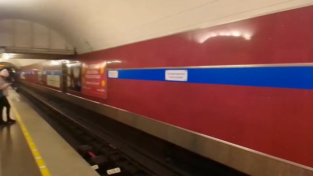 Станция метро "НЕВСКИЙ ПРОСПЕКТ", ПЕТЕРБУРГ смотреть онлайн