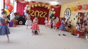 выступление младшей группы на выпускном в детском саду