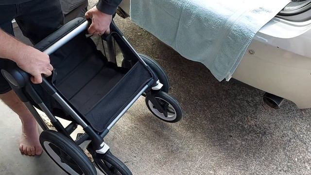 Bugaboo fox 3 folding and putting into boot with Bassinet attachment