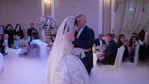 Медленный танец отца с дочерью на свадьбе