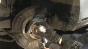 BMW 5 Series F10. Замена передних тормозных дисков и колодок. 18+