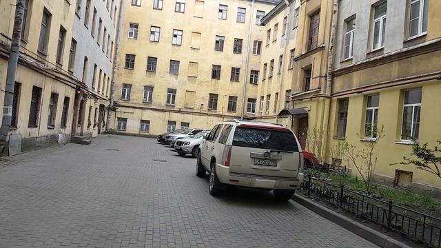Парадная или подъезд...