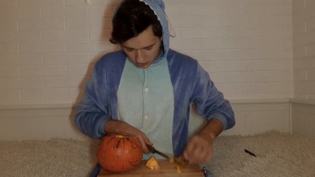 КОРОЧЕ ГОВОРЯ,ХЭЛЛОУИН| РЕЖЕМ ТЫКВУ НЕРЕАЛКУ ? RUSSIAN PUMPKIN CARVING