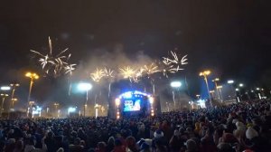 встреча Нового года в Москве: бой курантов и праздничный фейерверк.