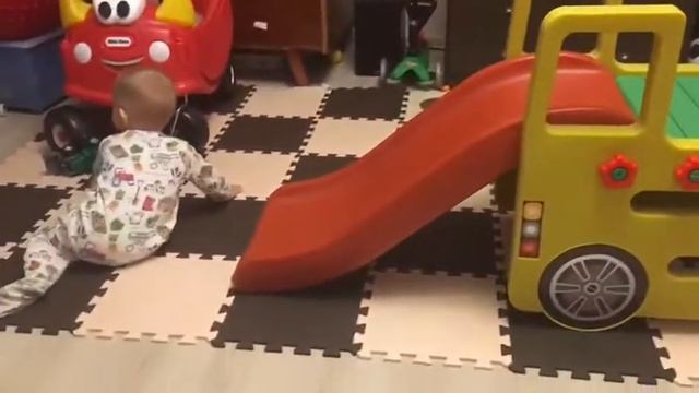 Горка автобус Happy box и малыш 01 год смотреть онлайн