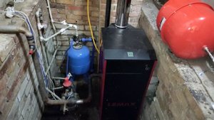 Закрытая самотёчная (гравитационная) система отопления.