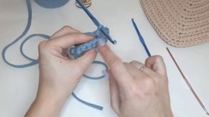 Оригинальная салфетка крючком. Прихватка из трикотажной пряжи