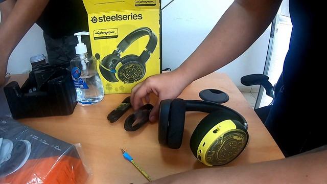 Unboxing Cyberpunk 2077 SteelSeries Arctis 1 Wireless Gaming Headset Netrunner Edition смотреть онлайн