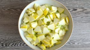 Салат Белые ночи с ананасом и сельдереем