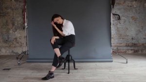 УЧИМСЯ КРУТО ПОЗИРОВАТЬ СИДЯ!
