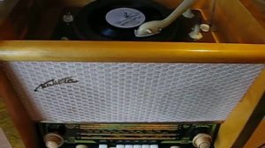 Винтажная ламповая радиола "Комета"