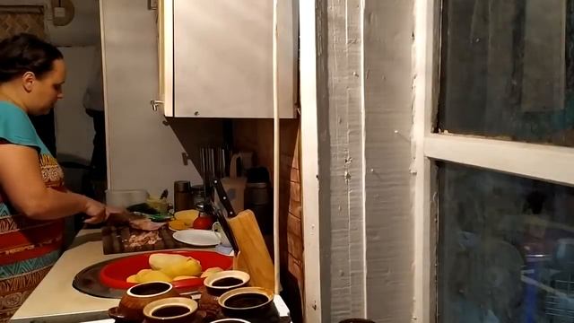 Занесли пчёл\Ужин в Горшочках\Семья Перовых\ смотреть онлайн