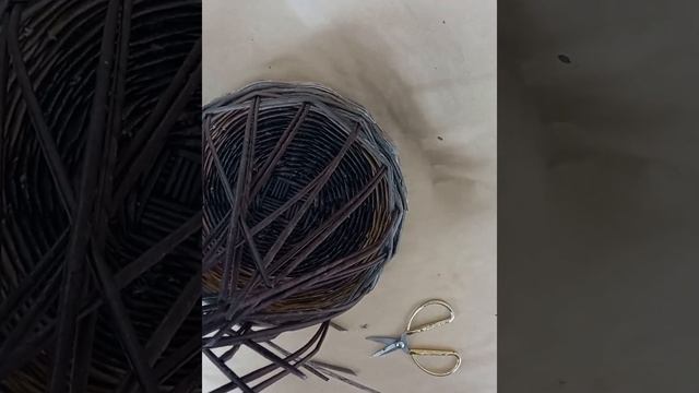 Кашпо з круглим денцем та звуженим верхом. смотреть онлайн