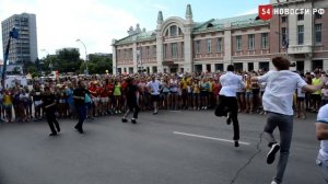 Зарядка с чемпионами и Всесибирский хоровод в День города Новосибирска