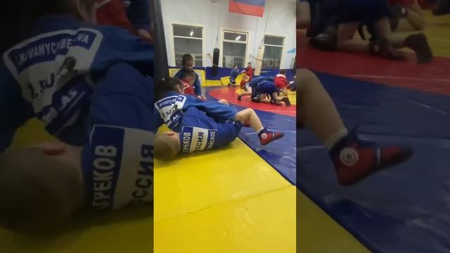 Братик Алан Греков борьба в партере #спортдети #самбо #тренировка #самбист #самбодети