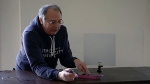 Оптические демонстрации: поляризация света, наблюдение угла Брюстера