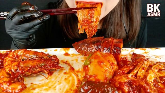 ASMR SPICY SEAFOOD(CRAB, SHRIMP, SQUID, ENOKI MUSHROOM, KING TRUMPET MUSHROOM ) MUKBANG