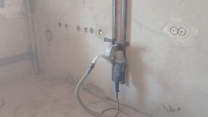 Штробление железобетона с направляющими шинами(с водой)