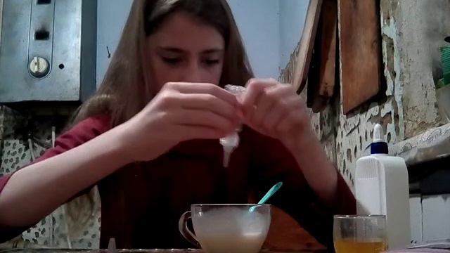 Окрашываем слайм лимонадом 😨 смотреть онлайн