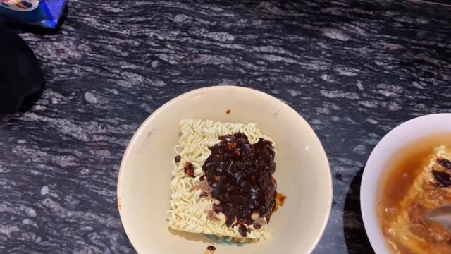 Пробуем самую острую лапшу в Индии! смотреть онлайн