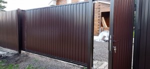 Откатные ворота 4м Красноярск под ключ, с калиткой, профлист