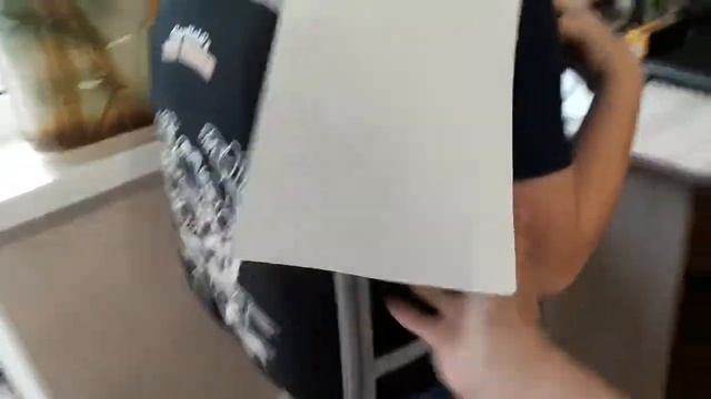 День рождения Никиты, рассматривает подарки. И задуваем свечи.. смотреть онлайн