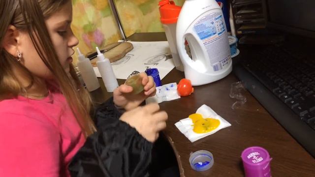 Делаем лизуна из клея и жидкого порошка смотреть онлайн