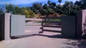 Распашные ворота. Нестандартное открытие.