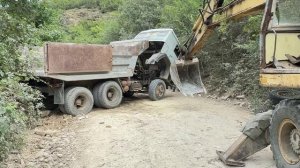 Опракинуло камаз в горном селе дагестна