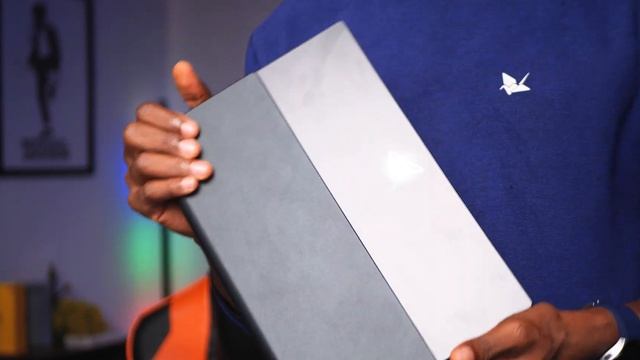 ASUS Zenbook 17 Fold OLED UX9702 - First Impressions смотреть онлайн