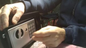 Сейф с Алиэкспресс  открываем без ключей меняем код доступа