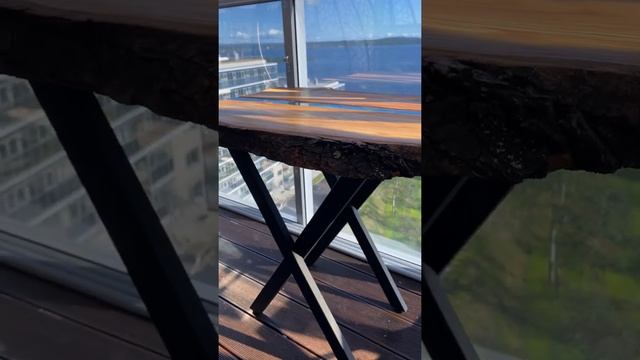 Стол из Карельского дуба с декором из эпоксидной смолы смотреть онлайн