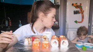 МУКБАНГ КАК Я ПЛАНИРУЮ СЕМЕЙНЫЙ БЮДЖЕТ/РОЛЛЫ, СУШИ/MUKBANG SUSHI ROLLS